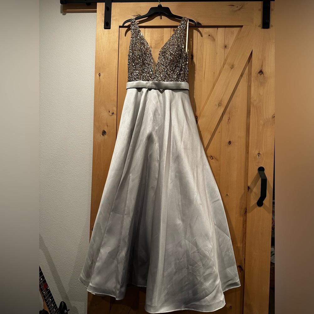 CHICAS USA Formal Gown Prom Dress Silver with Sequins and Beads size L- gorgeous